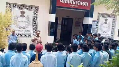 हनुमानगढ़: टाउन में यातायात जागरूकता अभियान के तहत स्कूली छात्रों ने यातायात थाना का किया भ्रमण, थानाप्रभारी ने दी जानकारी