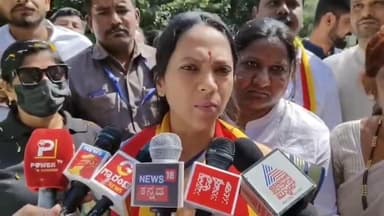 ಬೀದರ್: ನಾನು ಲೆಫ್ಟು ಅಲ್ಲ, ರೈಟು ಅಲ್ಲ. ನನಗೆ ಹೆಣ್ಣಿನ ಧರ್ಮ ಮಾತ್ರ ಗೊತ್ತು; ನಗರದಲ್ಲಿ ಮಹಿಳಾ ಆಯೋಗದ ಅಧ್ಯಕ್ಷೆ ನಾಗಲಕ್ಷ್ಮೀ ಚೌದ್ರಿ ಹೇಳಿಕೆ