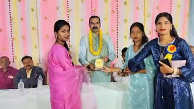 गुण्डरदेही: खपरी (हीरू) में कार्तिक पूर्णिमा के पावन पर्व पर आयोजित रिकॉर्डिंग डांस कार्यक्रम में विधायक कुंवर निषाद हुए शामिल