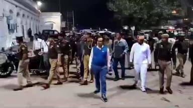 इटावा: सदर इलाके में दिल्ली में हुए बम धमाके के बाद DM और SSP के नेतृत्व में रेलवे स्टेशन, बस स्टेशन पर चेकिंग