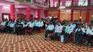 बड़ा मलेहरा: बड़ामलहरा में एसआईआर बैठक, बीएलओ को गणना पत्रक भरने के निर्देश