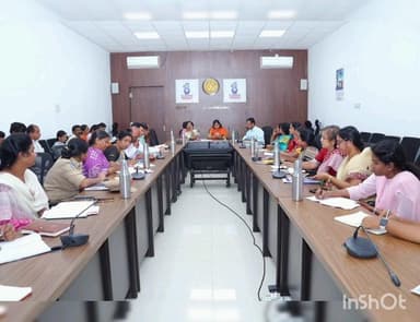 జిల్లా కలెక్టర్ కాన్ఫరెన్స్లో వివిధ శాఖల అధికారులతో జిల్లా కలెక్టర్ సత్యసారథ సమావేశం, పనులను వేగవంతం చేయాలని పిలుపు