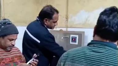 शिकोहाबाद: रेलवे स्टेशन रोड में दो बाइकों की टक्कर, दो लोग घायल, अस्पताल में भर्ती; इलाज जारी