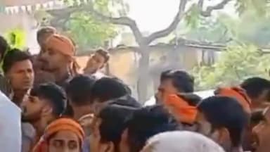 गौराबौरम: नवादा: मंदिर से चोरी के आरोप में एक चोर चोरी का सामान बेचते हुए गिरफ्तार
