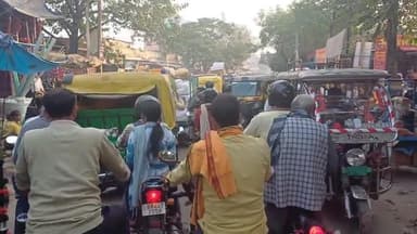 इटाढ़ी: इटाढ़ी के मुख्य बाजार में लगा जाम, लोगों की बढ़ी परेशानी