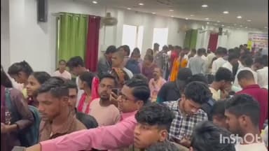 आलमनगर: यूभीके कॉलेज कडामा आलमनगर में माय भारत पोर्टल पर पंजीकरण के लिए उमड़ी छात्रों की भीड़