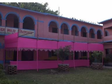 ठाकुरगंज: ठाकुरगंज विधानसभा क्षेत्र में चुनाव के लिए बनाए गए पांच पिंक बूथ, महिला मतदान कर्मी तैनात