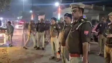 महोबा: दिल्ली बम धमाके के बाद जिले में हाई अलर्ट, एसपी प्रबल प्रताप सिंह ने रोडवेज और सार्वजनिक स्थानों पर की चेकिंग