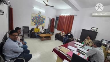 एसडीओ कार्यालय में एसडीओ, एसडीओपी आष्टा एवं व्यापारी संघों की बैठक आयोजित की गई। बैठक में स्वेच्छा से अतिक्रमण हटाने की