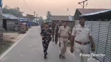 अमदाबाद: बलरामपुर: विधानसभा चुनाव के मद्देनज़र तेलता में पुलिस ने निकाला फ्लैग मार्च, सुरक्षा व्यवस्था का लिया जायजा