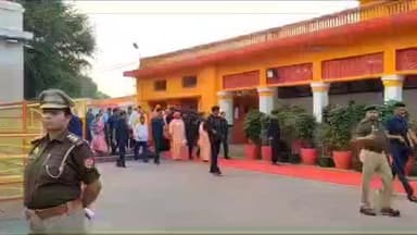 तुलसीपुर: सीएम योगी आदित्यनाथ ने देवीपाटन मंदिर पहुंचकर ब्रह्मलीन महंत महेंद्र नाथ योगी की 25वीं पुण्यतिथि पर दी श्रद्धांजलि