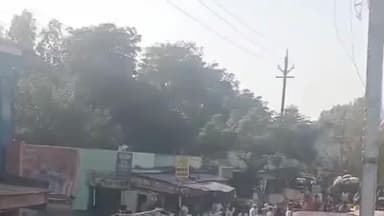 खिरकिया: खिरकिया मंडी के सामने लगा जाम, कई वाहन फंसे, लोगों ने कहा- मंडी प्रशासन की लापरवाही से अक्सर होती है ऐसी स्थिति