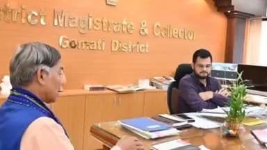 উদয়পুর: বাগমা বিধানসভা এলাকায় উন্নয়নমূলক কাজ সংক্রান্ত বিষয়কে সামনে রেখে জেলাশাসকের সঙ্গে দেখা করলেন বিধায়ক