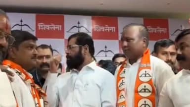 शिरपूर: शिरपूरमध्ये भाजपला मोठा धक्का,माजी नगरसेवकांसह अनेक नेत्यांचा मुंबई येथे शिवसेना शिंदे गटात प्रवेश