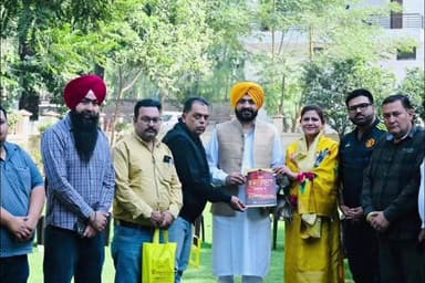 ਖੰਨਾ: ਖੰਨਾ ਸਿੰਗਰ ਸਰਦੂਲ ਸਿਕੰਦਰ ਦੀ ਯਾਦ ਵਿੱਚ ਵਿਸ਼ਾਲ ਜਾਗਰਣ ਦਾ ਨਮੰਤਰਣ ਕੈਬਨਟ ਮੰਤਰੀ ਨੂੰ ਦਿੱਤਾ ਗਿਆ।