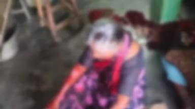 పుంగనూరు: కొత్తపేటలో మహిళ గొంతు కోసి బంగారు గొలుసు లాక్కెళ్ళే ప్రయత్నం చేసిన దుండగుడు మరో మహిళకు గాయాలు పరిస్థితి విషమం.