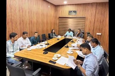 আজাৰা: নিউ গুৱাহাটী সম-জিলা আয়ুক্তৰ কাৰ্যালয়ত ভূমি পৰামৰ্শ সমিতিৰ বৈঠক অনুষ্ঠিত