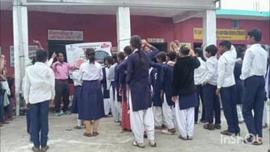 गोरमी: साइबर अपराधों से जागरूक करने के लिए फीडबैक फाउंडेशन ने सिंघवारी में चलाया अभियान