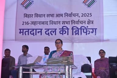 बिहार विधानसभा आम निर्वाचन 2025 के अवसर पर जिला निर्वाचन पदाधिकारी सह जिला पदाधिकारी जहानाबाद श्रीमती अलंकृता पाण्डेय तथ...