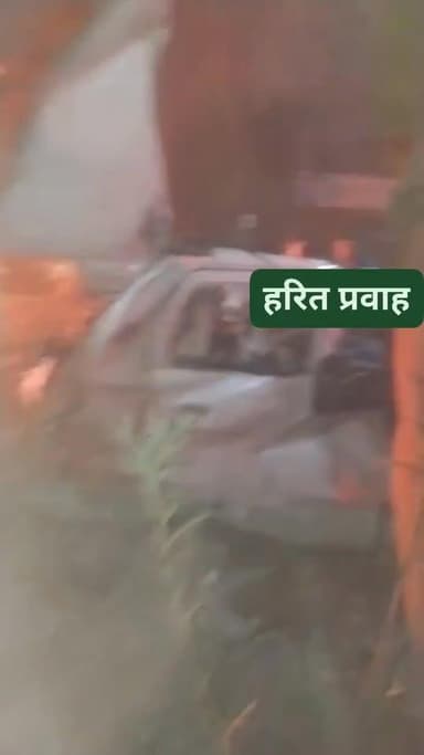 खतरनाक धमाका हुआ है.
चश्मदीद जो बता रहा है वो भयानक है- 'मैंने फेफड़ा पड़ा हुआ देखा, वहां एक हाथ भी पड़ा हुआ था'
अब त...