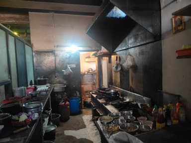 #बालाघाट
खाद्य सुरक्षा अधिकारियों की टीम ने होटलों एवं रेस्टारेंट पर की छापामार कार्यवाही
तंदूरी नाईट रेस्टारेंट का ल...