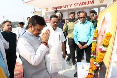 उप मुख्यमंत्री श्री राजेन्द्र शुक्ल ने विश्वविद्यालय स्टेडियम में आयोजित स्वर्गीय भैयालाल शुक्ल स्मृति टेनिस बाल क्रिकेट...