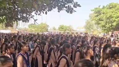 सारंगपुर: संडावता के शासकीय हायर सेकेंडरी स्कूल में वंदे मातरम के 150 साल पूरे होने पर 400 बच्चों ने किया सामूहिक गान