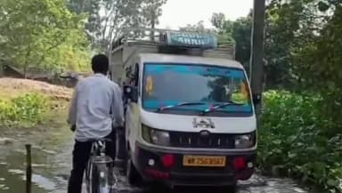 কালিয়াচক ১: বর্ষা শেষ, তবুও জলমগ্ন দারিয়াপুর-খালতিপুর সড়ক — চরম দুর্ভোগে সাধারণ মানুষ