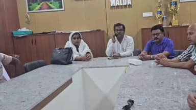 কালিয়াচক ১: কালিয়াচক-১ ব্লকে ১২ জন ভূমিহারার হাতে জমির পাট্টা প্রদান, মুখ্যমন্ত্রীর উদ্যোগে স্বপ্নপূরণ এলাকাবাসীর