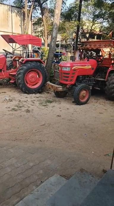 #छापामारीअभियान
कुंडा थाना की पुलिस ने चित्तो लोढ़िया में चलाया छापामारी अभियान, अवैध बालू लदे तीन ट्रैक्टर को किया जप्...