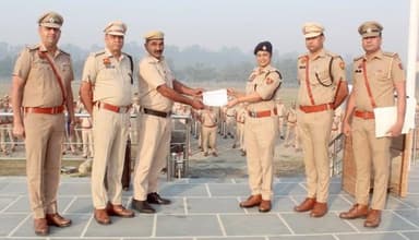 थाना शहर की राइडर टीम में तैनात एएसआई भूप सिंह तथा होमगार्ड बलिंद्र को रात के समय चोरी करते हुए 2 आरोपियों को मौके पर का...