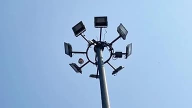 चाकुलिया: हाई मास्ट लाइट कई महीनों से बंद, ग्रामीण अंधेरे का सामना करने को मजबूर