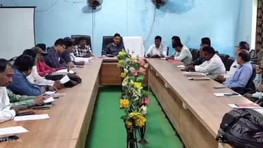 सारठ: BDO सीके सिंह ने सारठ प्रखंड में बैठक कर दिए निर्देश, 25वें राज्य स्थापना दिवस पर पंचायत तक होगा कार्यक्रम