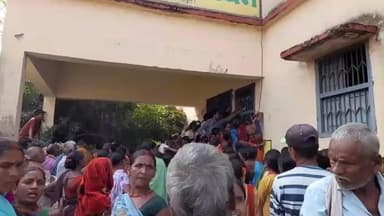 चेवाड़ा: चेवाड़ा ई-कृषि कार्यालय में रवि फसल के बीज वितरण के दौरान सोमवार को उमड़ी भारी भीड़