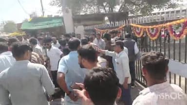 बदनावर: यूट्यूबर से मारपीट के विरोध में किसानों ने मंडी का गेट बंद कर एक घंटे तक किया प्रदर्शन