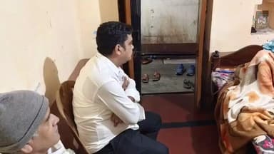 কাশীপুর: কাশীপুরের সিপিএম নেতা গোবর্ধন শীল বিগত কয়েকদিন যাবৎ শরীরিক অসুস্থতায় ভুগছেন দেখা করতে গেলেন তৃণমূল নেতা সৌমেন বেলথরিয়া