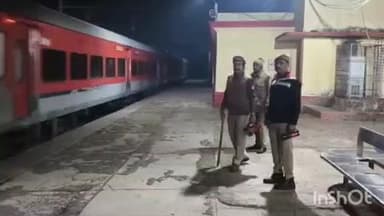 बिधूना: दिल्ली धमाके के बाद अछल्दा क्षेत्र में थाना प्रभारी पंकज मिश्रा ने सख्ती से चलाया जगह-जगह चेकिंग अभियान