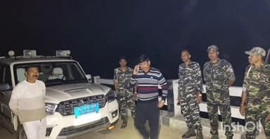 मेराल: मेराल के हासनदाग गांव में यूरिया नदी से अवैध बालू उठाव पर एसडीएम ने किया औचक निरीक्षण