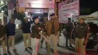 देवबंद: दिल्ली ब्लास्ट के बाद देवबंद में पुलिस अलर्ट, एसपी ग्रामीण ने किया फ्लैग मार्च और बढ़ाई निगरानी