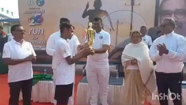लातेहार: राज्य स्थापना दिवस पर जिला खेल स्टेडियम से रन फॉर झारखंड का आयोजन, प्रतिभागी पुरस्कृत