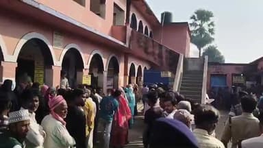 बिहार_विधानसभा_चुनाव–2025 के मद्देनज़र विधि-व्यवस्था सुदृढ़ बनाए रखने तथा भयमुक्त, निष्पक्ष एवं शांतिपूर्ण मतदान सुनिश्चित करने के उद्देश्य से पुलिस अधीक्षक, कटिहार द्वारा नगर थाना क्षेत्र अंतर्गत विभिन्न मतदान केंद्रों का निरीक्षण किया गय