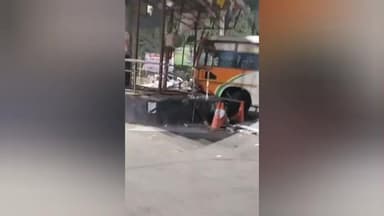 गोरखपुर: यूनिवर्सिटी चौराहे पर नशे में ड्राइविंग का आरोप, रोडवेज बस गोलंबर से टकराई, 15 घायल