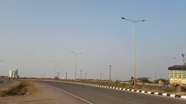 धुळे: सुरत बायपास एस आर पी एफ मेन गेट पलिकडे बेशुद्ध अवस्थेत आढळला 55 वर्षिय पुरुष उपचारादरम्यान मृत्यू तालुका पोलीसात अकस्यिक