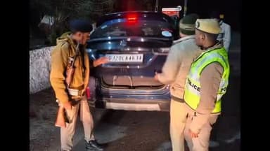 દાંતા: અંબાજી નજીક ગુજરાતની છાપરી બોર્ડર પર સુરક્ષા વ્યવસ્થા કડક કરાઈ દિલ્હી બ્લાસ્ટના પગલે ગુજરાત બોર્ડર પર એલર્ટ કરાયુ.