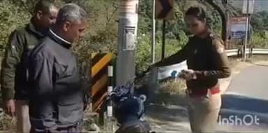 बागेश्वर: पुलिस ने रेट्रो साइलेंसर लगाकर घूम रहे युवक की बुलेट को एमवी एक्ट के तहत किया सीज