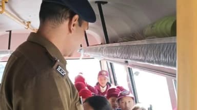 पूह: पुलिस थाना पूह के कर्मियों ने स्कूल बस चालकों के दस्तावेजों की जांच की, सुरक्षा की दृष्टि से चलाया अभियान