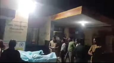 बदायूं: #बदायूं गर्भवती पत्नी के खर्च के लिए भट्टा मजदूरी के रुपए लेकर नरौरा से घर वापस लौट रहे युवक की सड़क हादसे में मौत