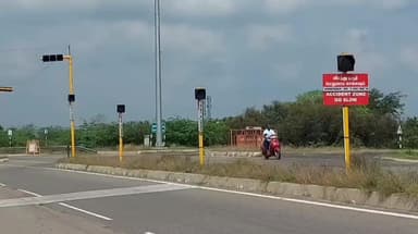 மணப்பாறை: கரடிப்பட்டி குறிஞ்சி காலேஜ் எதிர்ப்புறம் இருசக்கர வாகனங்கள் மோதிக்கொண்ட விபத்தில் பெண் மரணம் போலீஸ் விசாரணை