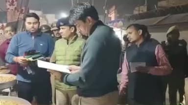 हाथरस: डीएम ने सफाई व्यवस्था को लेकर एसपी के साथ हाथरस शहर के प्रमुख चौराहे एवं गलियों का भ्रमण कर लिया जायजा