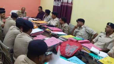 गढ़वा: गढ़वा एसपी अमन कुमार ने शहर थाना में लंबित मामलों की समीक्षा कर त्वरित निष्पादन का निर्देश दिया